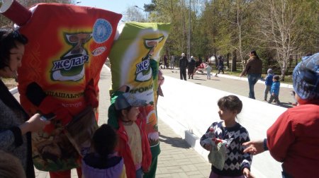 Холдинг «Евразиан Фудс Корпорэйшн» поздравил казахстанцев с Днем единства народов Казахстана