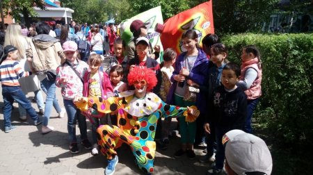 Холдинг «Евразиан Фудс Корпорэйшн» поздравил юных соотечественников с Международным днем защиты детей